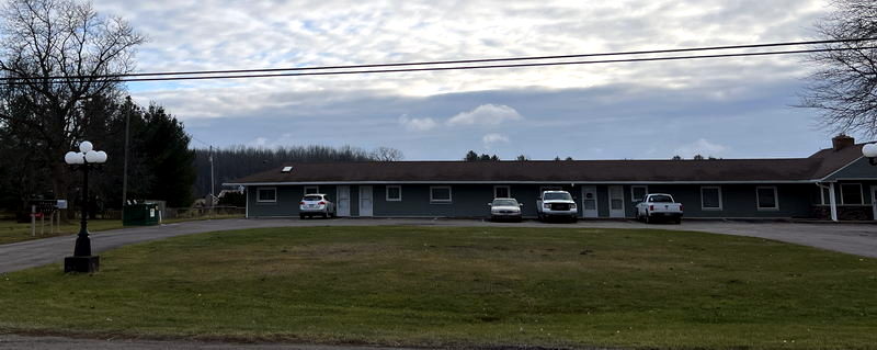 Colonial Motel - Dec 11 2022 Photo (newer photo)